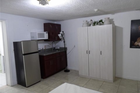 House in Tampa, Florida 7 bedrooms, 247.4 sq.m. № 2200560 - photo 13