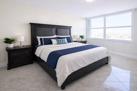 Condominio en alquiler en Hollywood, Florida, 1 dormitorio, 91.04 m2 № 2060171 - foto 11
