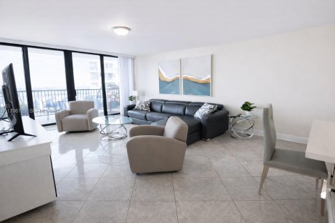 Condominio en Hollywood, Florida, 1 dormitorio  № 2060171