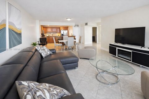 Condominio en alquiler en Hollywood, Florida, 1 dormitorio, 91.04 m2 № 2060171 - foto 3