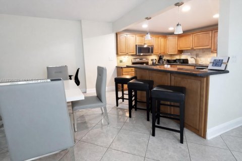 Condominio en alquiler en Hollywood, Florida, 1 dormitorio, 91.04 m2 № 2060171 - foto 5