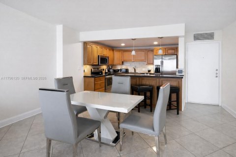 Condominio en alquiler en Hollywood, Florida, 1 dormitorio, 91.04 m2 № 2060171 - foto 4