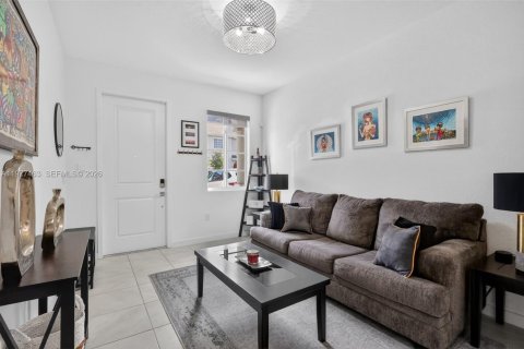 Townhouse in Miami Gardens, Florida 3 bedrooms, 141.58 sq.m. № 2041106 - photo 4