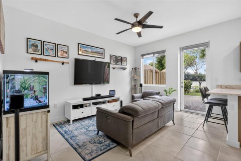 Townhouse in Miami Gardens, Florida 3 bedrooms, 141.58 sq.m. № 2041106 - photo 8