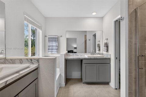 Townhouse in Miami Gardens, Florida 3 bedrooms, 141.58 sq.m. № 2041106 - photo 19