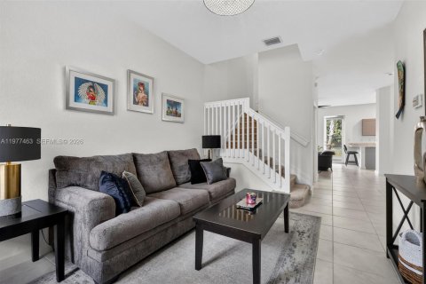 Townhouse in Miami Gardens, Florida 3 bedrooms, 141.58 sq.m. № 2041106 - photo 2