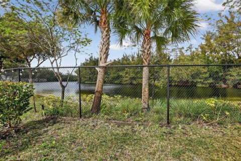 Townhouse in Miami Gardens, Florida 3 bedrooms, 141.58 sq.m. № 2041106 - photo 29