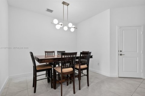 Townhouse in Miami Gardens, Florida 3 bedrooms, 141.58 sq.m. № 2041106 - photo 7
