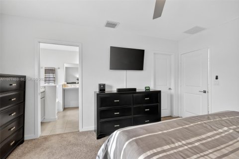 Townhouse in Miami Gardens, Florida 3 bedrooms, 141.58 sq.m. № 2041106 - photo 18