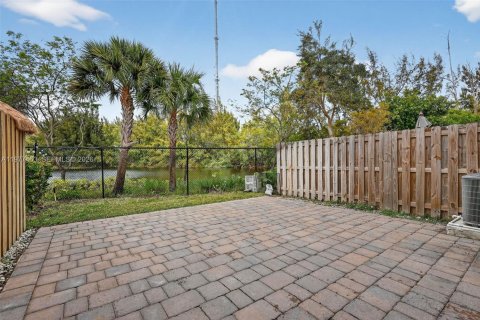 Townhouse in Miami Gardens, Florida 3 bedrooms, 141.58 sq.m. № 2041106 - photo 26