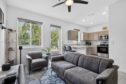 Townhouse in Miami Gardens, Florida 3 bedrooms, 141.58 sq.m. № 2041106 - photo 9