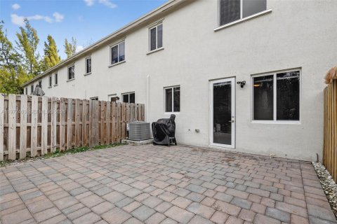 Townhouse in Miami Gardens, Florida 3 bedrooms, 141.58 sq.m. № 2041106 - photo 28