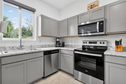 Townhouse in Miami Gardens, Florida 3 bedrooms, 141.58 sq.m. № 2041106 - photo 12