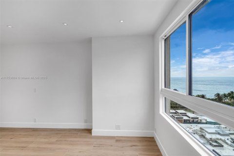 Condo in Key Biscayne, Florida, 3 bedrooms  № 1503801 - photo 18