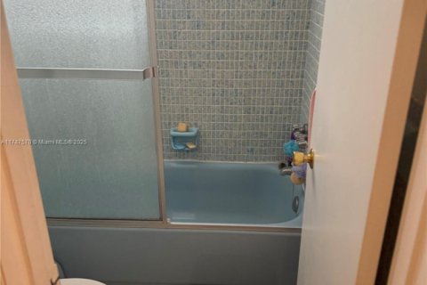 Купить кондоминиум в Майами, Флорида 1 спальня, 73.67м2, № 1860048 - фото 14