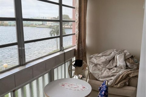 Купить кондоминиум в Майами, Флорида 1 спальня, 73.67м2, № 1860048 - фото 2