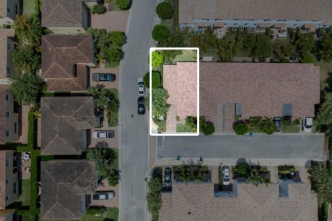 Townhouse in Boynton Beach, Florida 2 bedrooms, 110.18 sq.m. № 1142459 - photo 1
