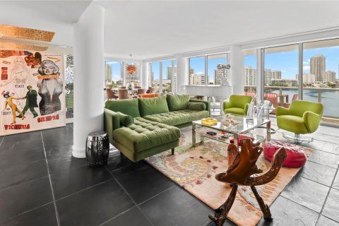 Condo in Miami Beach, Florida, 4 bedrooms  № 1802727 - photo 2