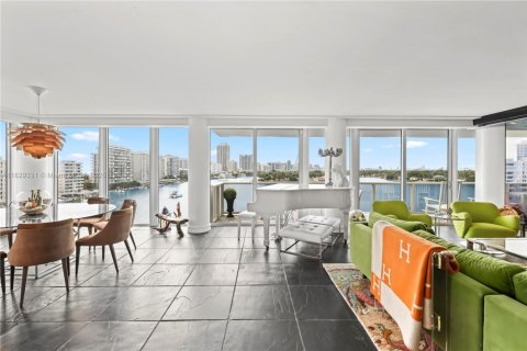 Condo in Miami Beach, Florida, 4 bedrooms  № 1802727 - photo 1