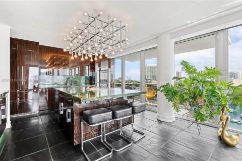 Condo in Miami Beach, Florida, 4 bedrooms  № 1802727 - photo 8