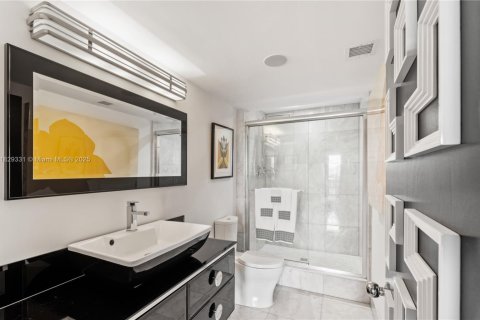 Condo in Miami Beach, Florida, 4 bedrooms  № 1802727 - photo 27