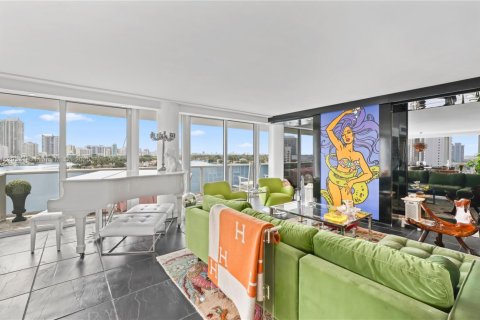 Condo in Miami Beach, Florida, 4 bedrooms  № 1802727 - photo 3