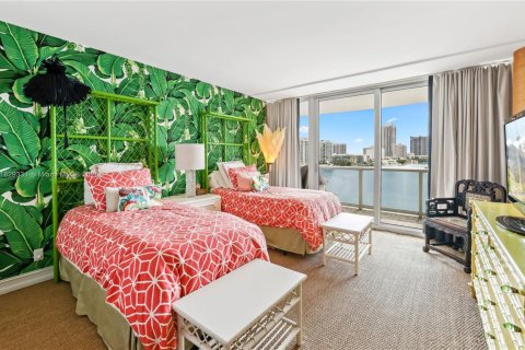 Condo in Miami Beach, Florida, 4 bedrooms  № 1802727 - photo 25