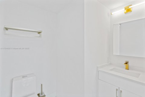 Copropriété à vendre à Miami, Floride: 2 chambres, 117.99 m2 № 1811250 - photo 10
