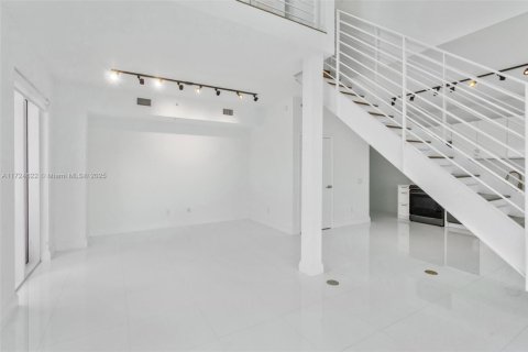 Copropriété à vendre à Miami, Floride: 2 chambres, 117.99 m2 № 1811250 - photo 8