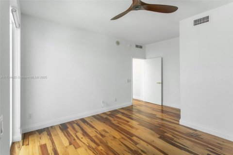 Copropriété à vendre à Miami, Floride: 2 chambres, 117.99 m2 № 1811250 - photo 18