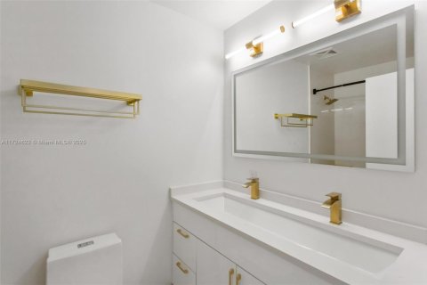 Copropriété à vendre à Miami, Floride: 2 chambres, 117.99 m2 № 1811250 - photo 20