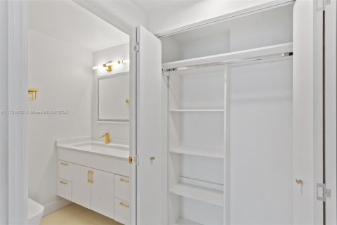 Copropriété à vendre à Miami, Floride: 2 chambres, 117.99 m2 № 1811250 - photo 15