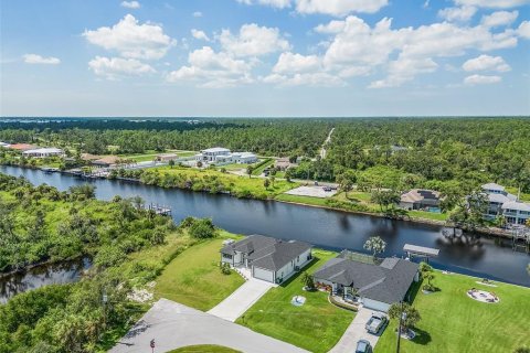 Casa en venta en Port Charlotte, Florida, 3 dormitorios, 172.05 m2 № 2337200 - foto 9