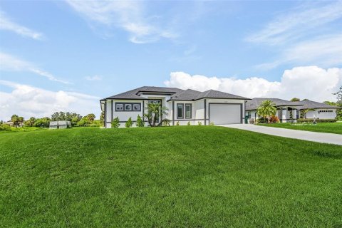 Casa en venta en Port Charlotte, Florida, 3 dormitorios, 172.05 m2 № 2337200 - foto 6