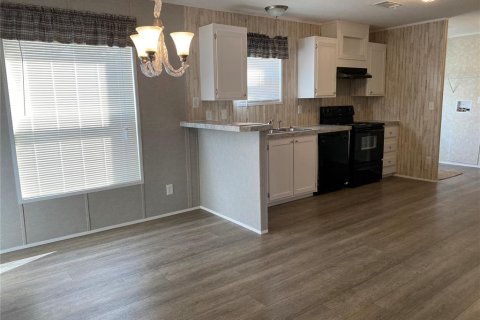 Apartamento en alquiler en Melrose, Florida, 3 dormitorios, 139.35 m2 № 1828449 - foto 2