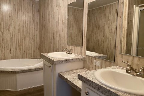 Apartamento en alquiler en Melrose, Florida, 3 dormitorios, 139.35 m2 № 1828449 - foto 13