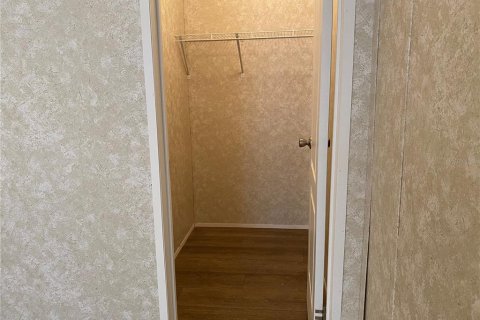 Apartamento en alquiler en Melrose, Florida, 3 dormitorios, 139.35 m2 № 1828449 - foto 12