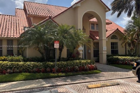 Condo in Pompano Beach, Florida, 1 bedroom № 2037608 - photo 13