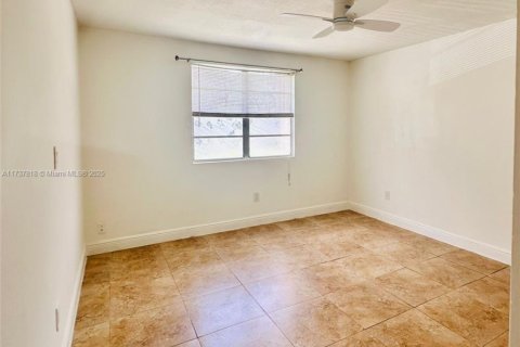 Condo in Pompano Beach, Florida, 1 bedroom № 2037608 - photo 5