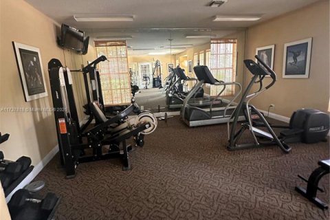 Condo in Pompano Beach, Florida, 1 bedroom № 2037608 - photo 15