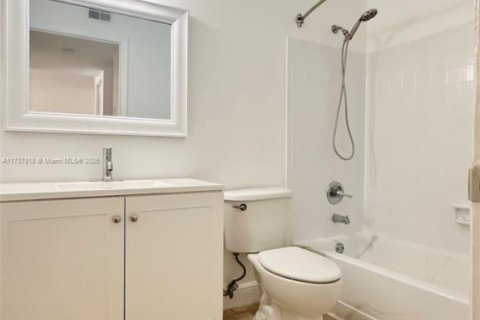 Condo in Pompano Beach, Florida, 1 bedroom № 2037608 - photo 7