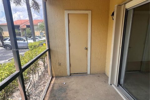 Condo in Pompano Beach, Florida, 1 bedroom № 2037608 - photo 11