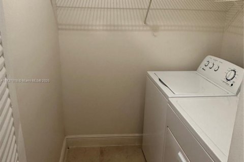 Condo in Pompano Beach, Florida, 1 bedroom № 2037608 - photo 9