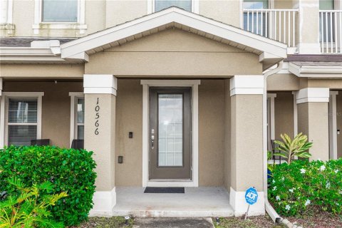 Townhouse in Orlando, Florida 3 bedrooms, 213.3 sq.m. № 1532424 - photo 1