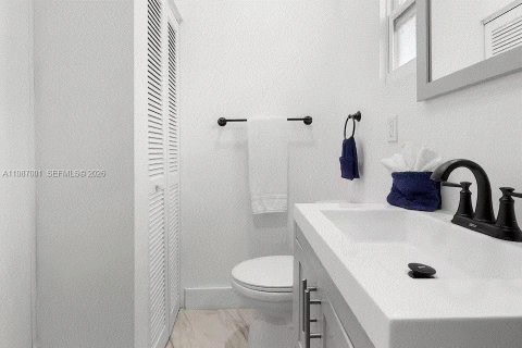 Villa ou maison à vendre à Oakland Park, Floride: 4 chambres, 94.02 m2 № 2048753 - photo 13