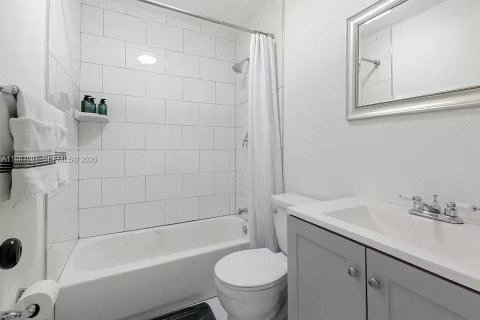 Villa ou maison à vendre à Oakland Park, Floride: 4 chambres, 94.02 m2 № 2048753 - photo 18