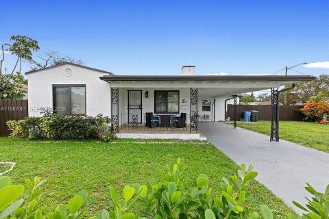 Villa ou maison à Oakland Park, Floride 4 chambres, 94.02 m2 № 2048753