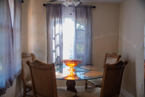 Casa en alquiler en Palm Springs, Florida, 3 dormitorios, 104.7 m2 № 1145897 - foto 1