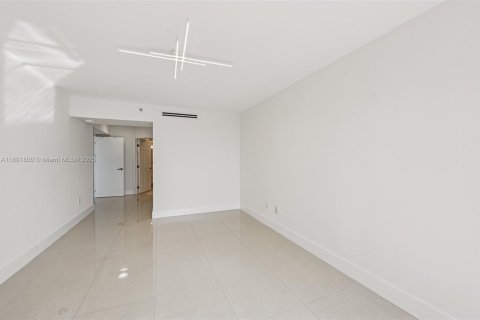 Copropriété à vendre à Miami Beach, Floride: 3 chambres, 157.93 m2 № 1946615 - photo 13