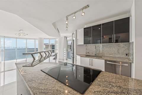 Copropriété à vendre à Miami Beach, Floride: 3 chambres, 157.93 m2 № 1946615 - photo 3
